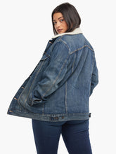 Load image into Gallery viewer, The Andreina Sherpa Jacket