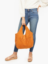 Load image into Gallery viewer, Jenifer Shopper
